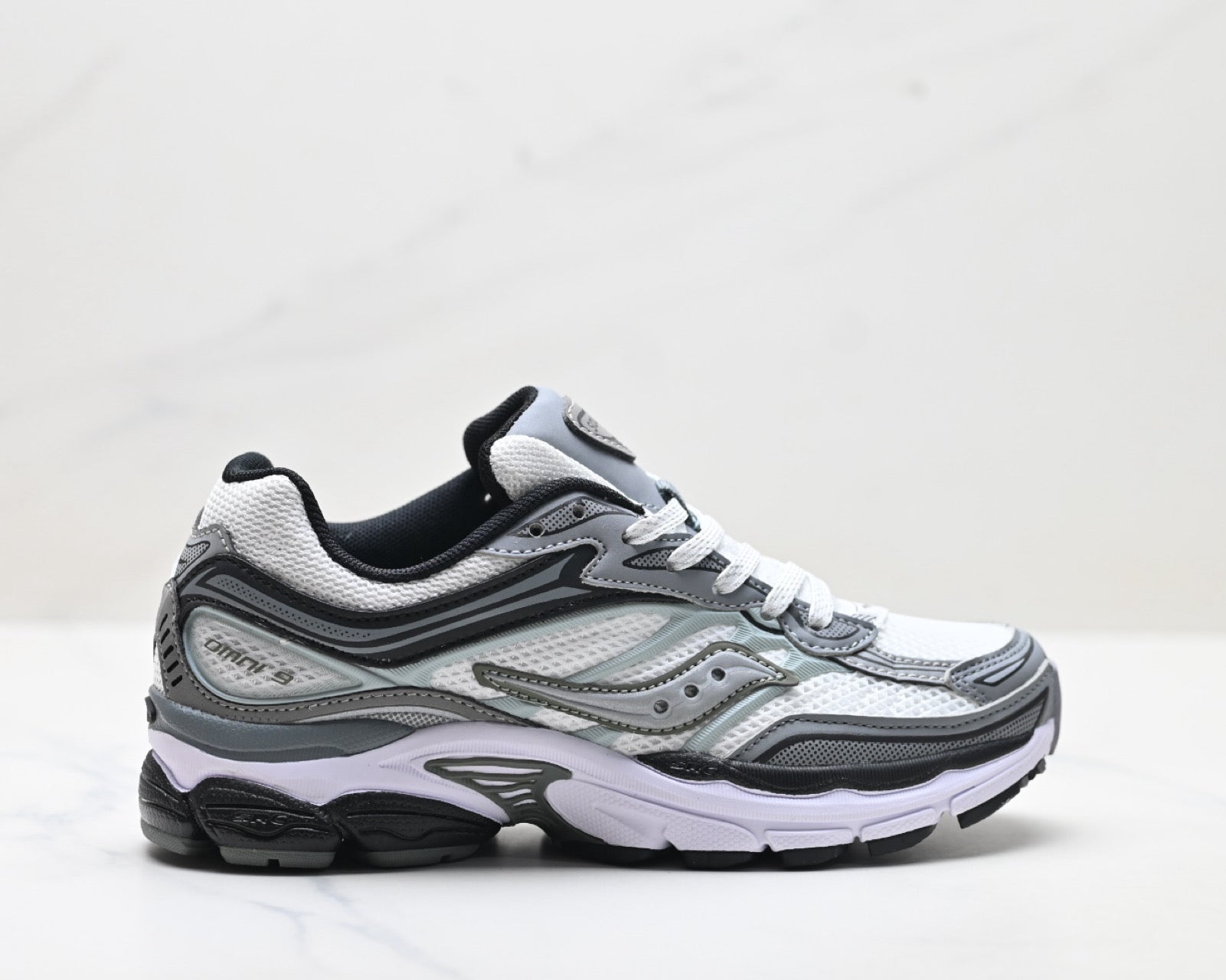 Saucony ProGrid Omni 9 Unisex Lifestyle Trainers