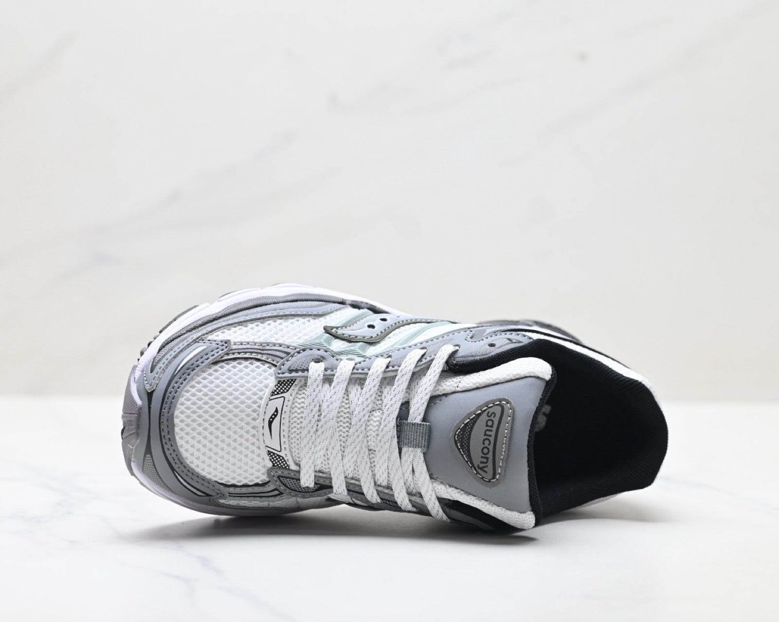 Saucony ProGrid Omni 9 Unisex Lifestyle Trainers