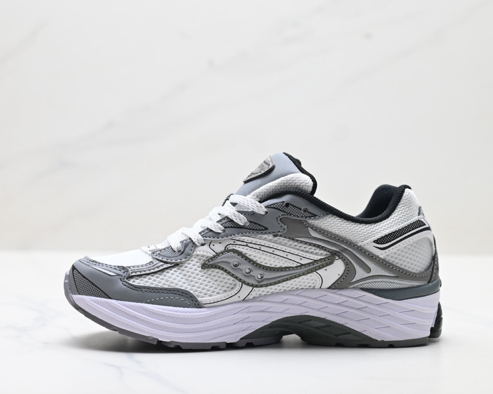 Saucony ProGrid Omni 9 Unisex Lifestyle Trainers