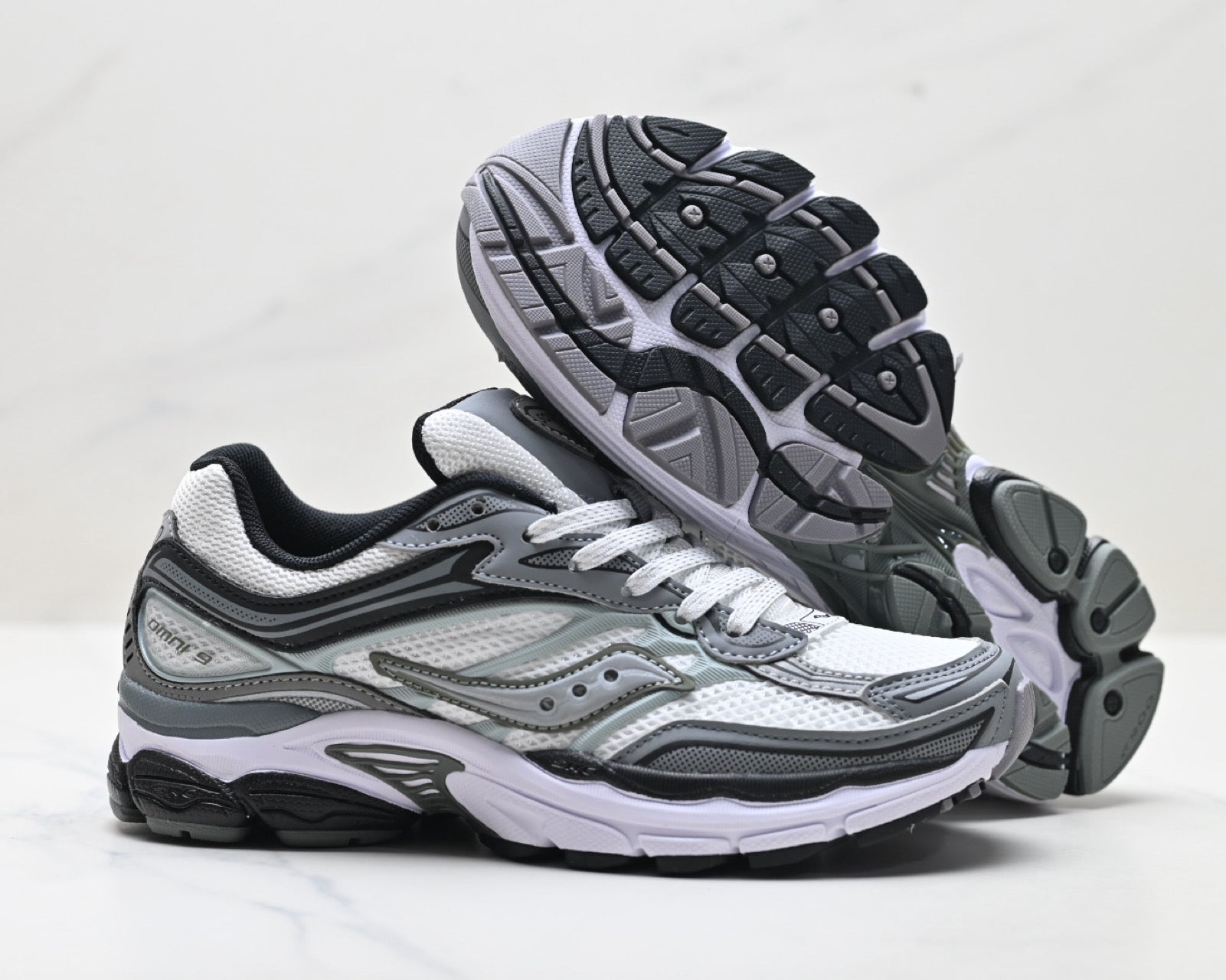Saucony ProGrid Omni 9 Unisex Lifestyle Trainers