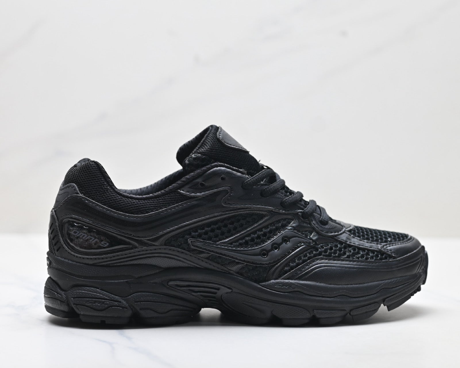 Saucony ProGrid Omni 9 Unisex Lifestyle Trainers