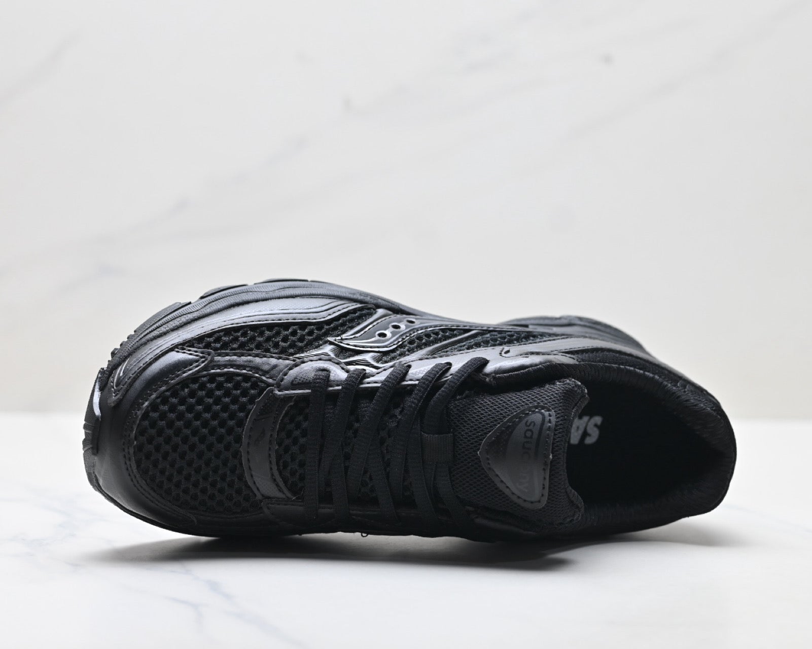 Saucony ProGrid Omni 9 Unisex Lifestyle Trainers