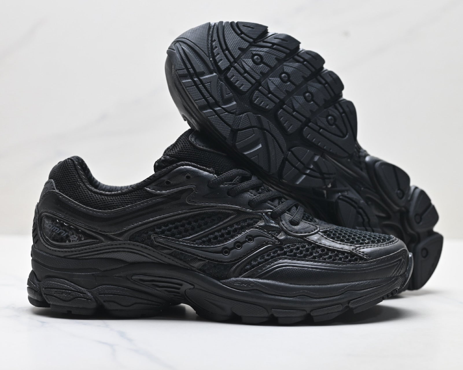 Saucony ProGrid Omni 9 Unisex Lifestyle Trainers