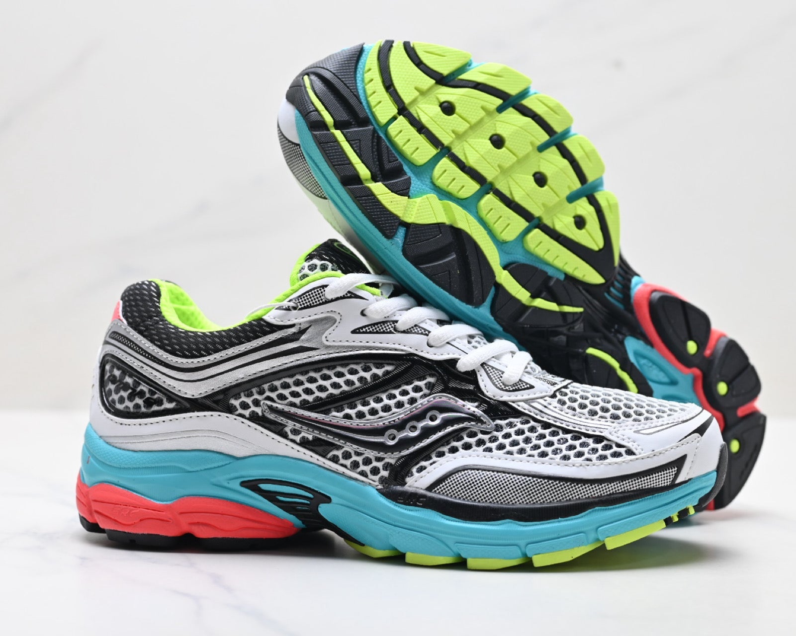 Saucony ProGrid Omni 9 Unisex Lifestyle Trainers