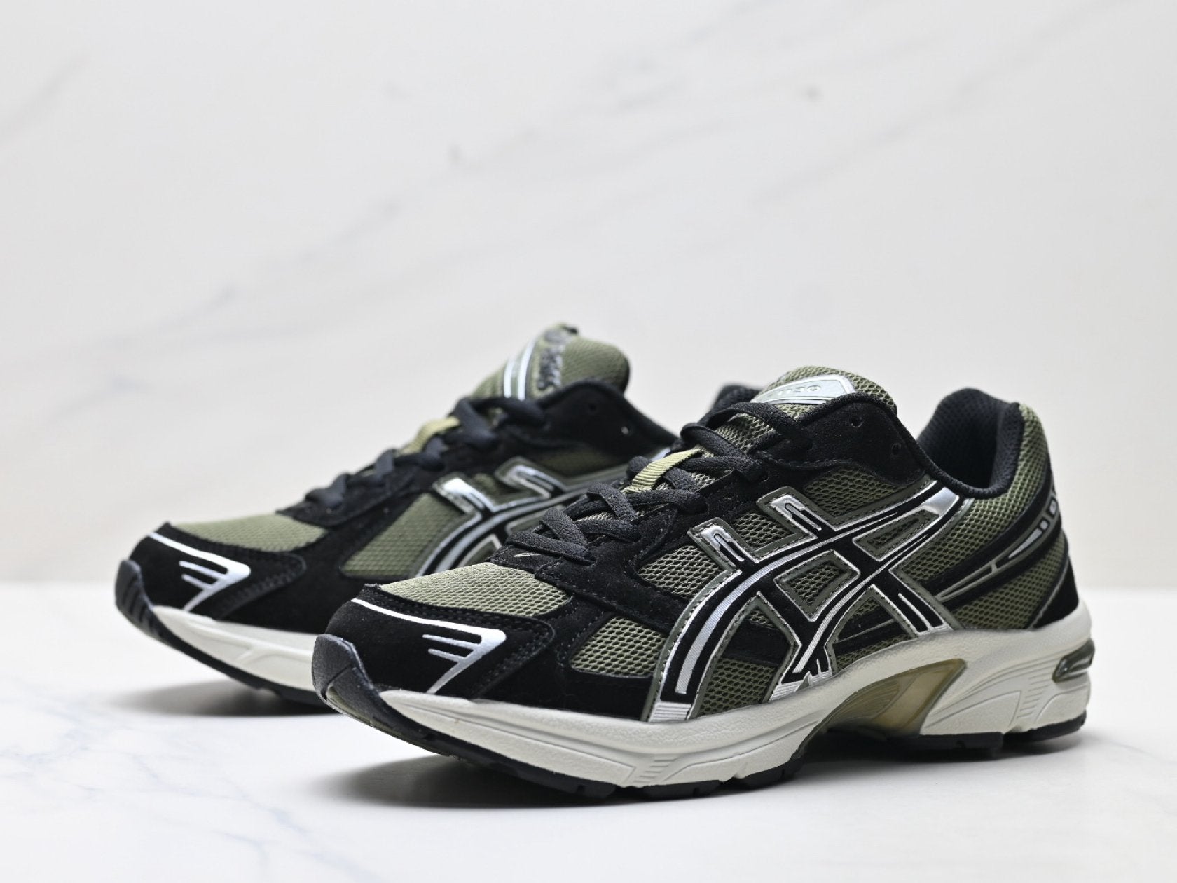 ASICS GEL-1130 Men's SportStyle Trainers