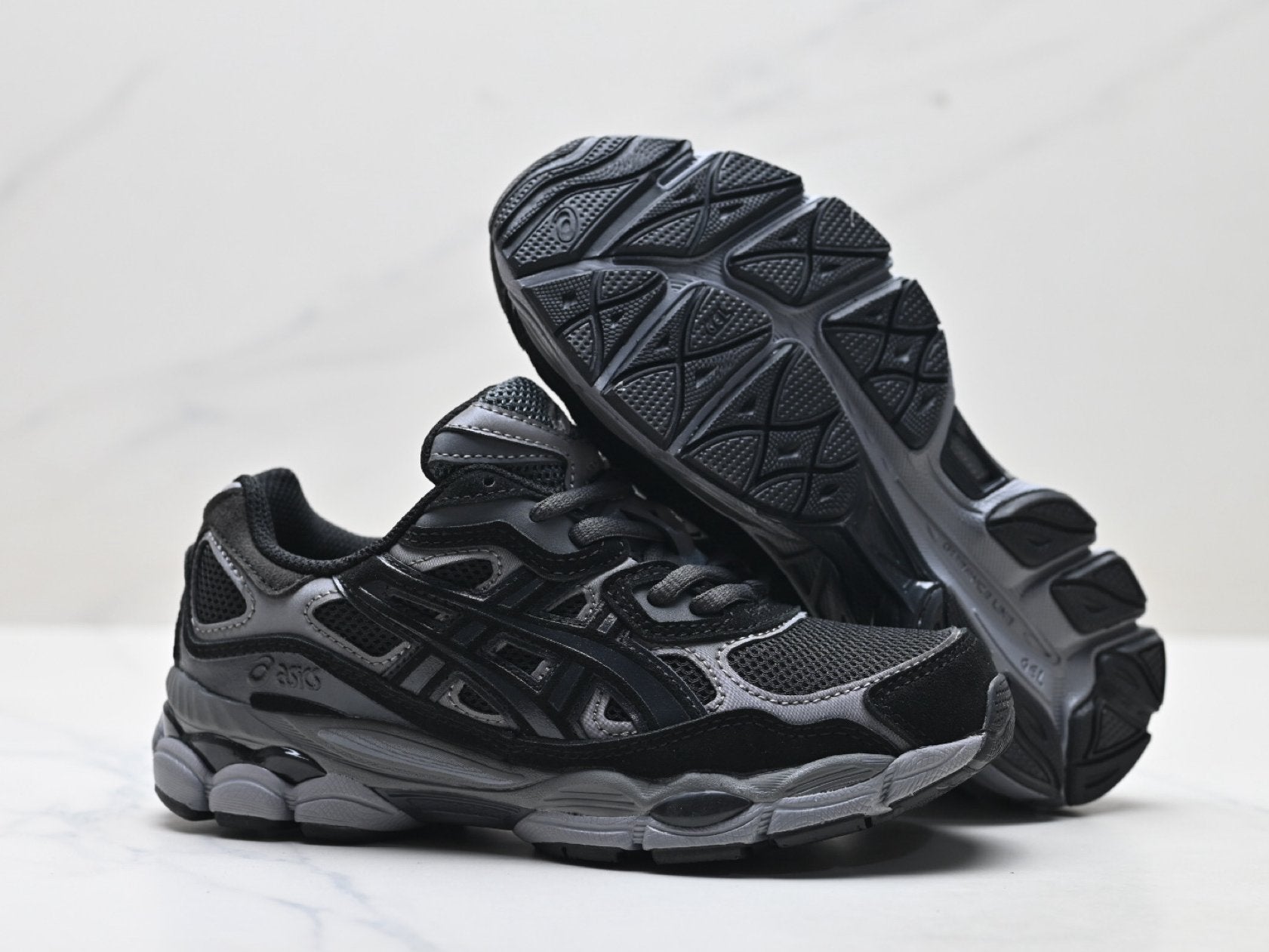 ASICS GEL-NYC Men’s SportStyle Trainers