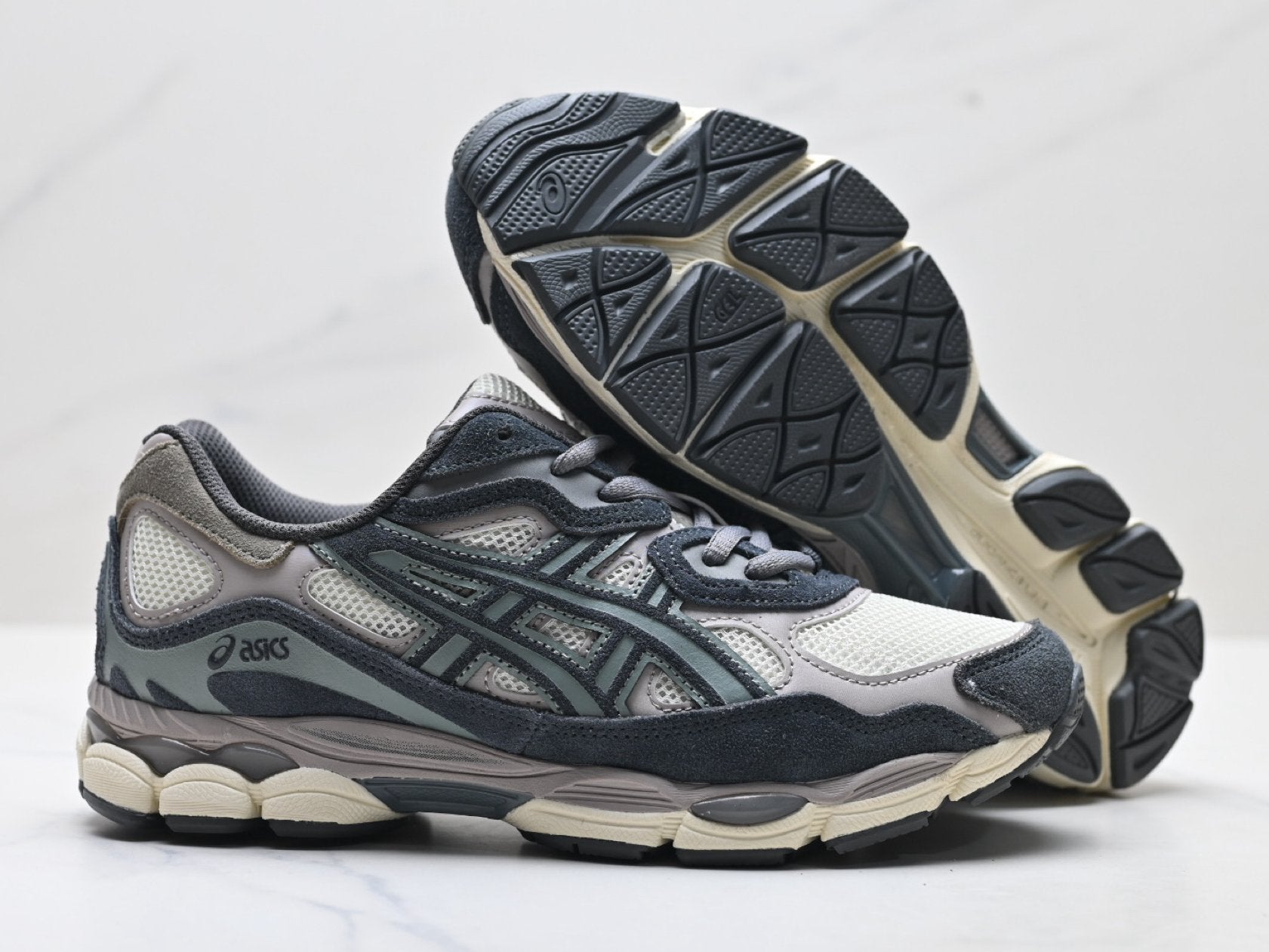ASICS GEL-NYC Men’s SportStyle Trainers