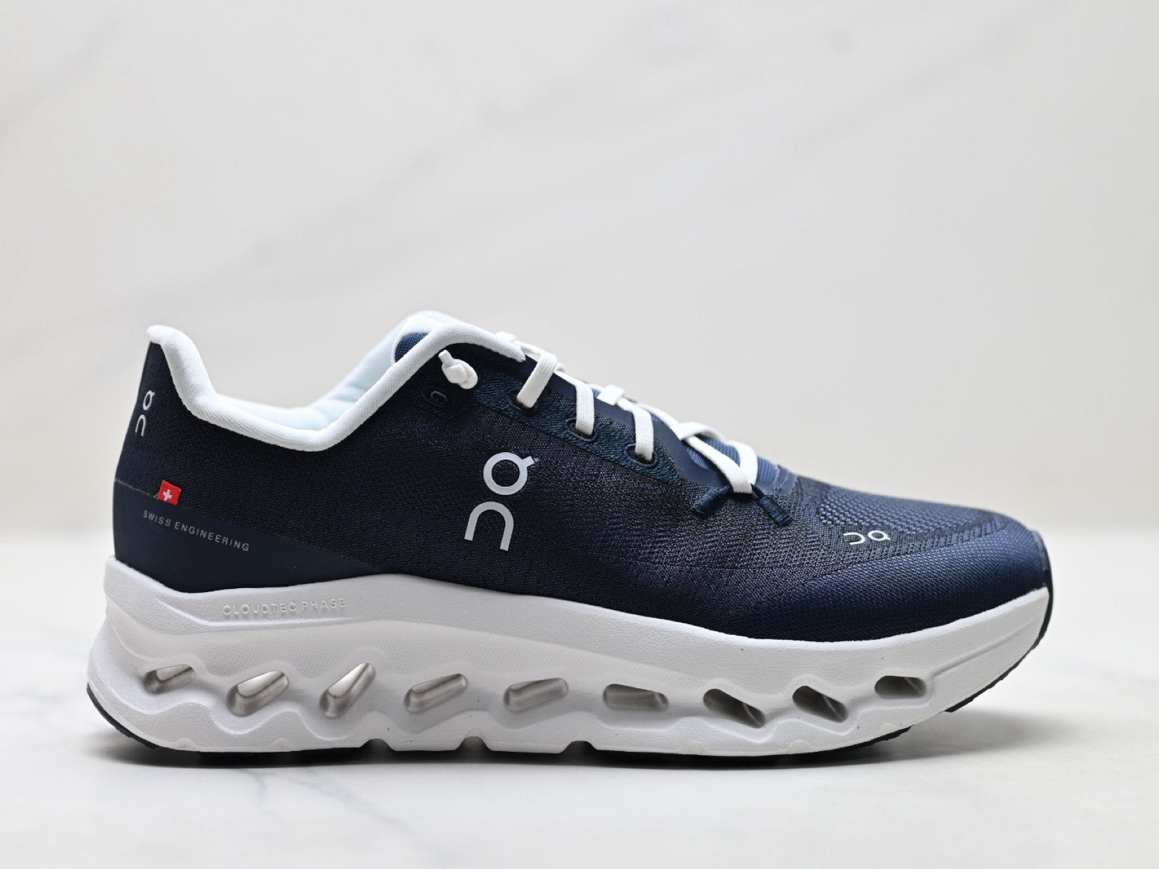 On Cloudtilt Men’s Walking Trainers