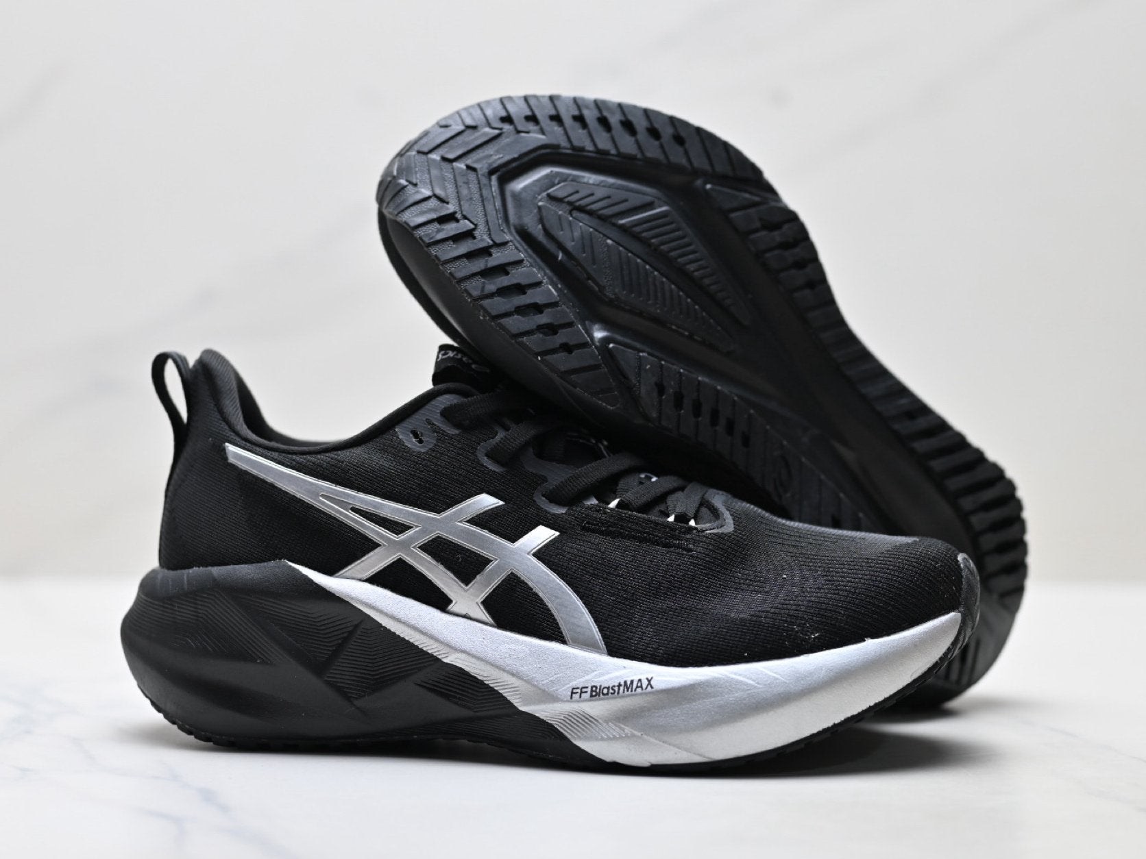 ASICS Novablast 5 Men's Running Shoes